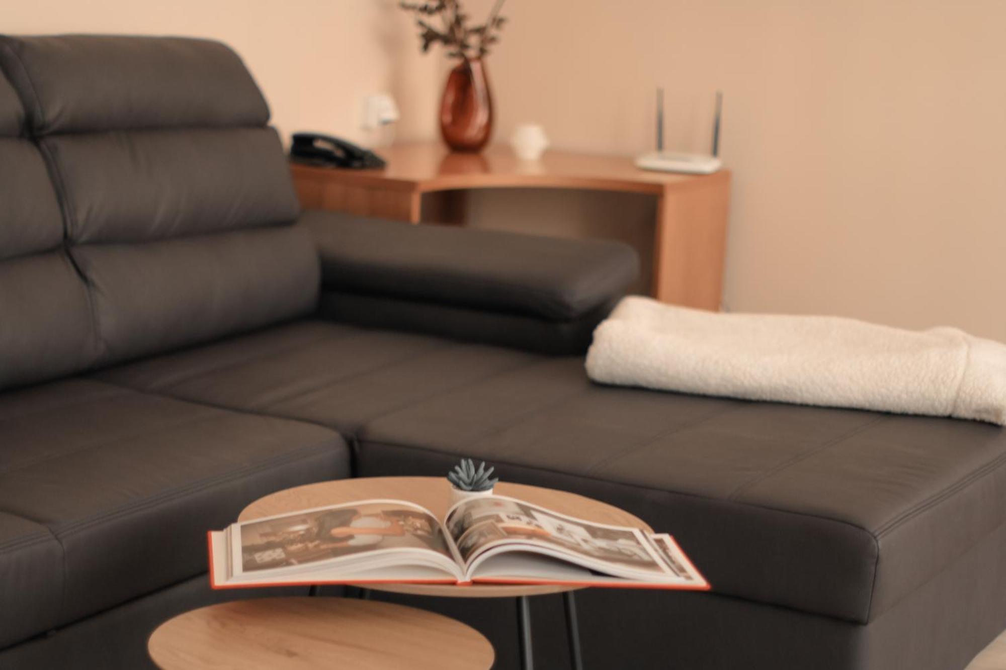 Riverside Apartments Thalia Κάρλοβι Βάρι Δωμάτιο φωτογραφία