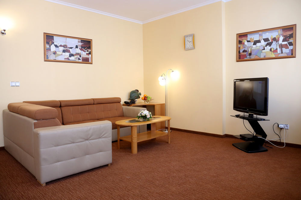 Riverside Apartments Thalia Κάρλοβι Βάρι Εξωτερικό φωτογραφία