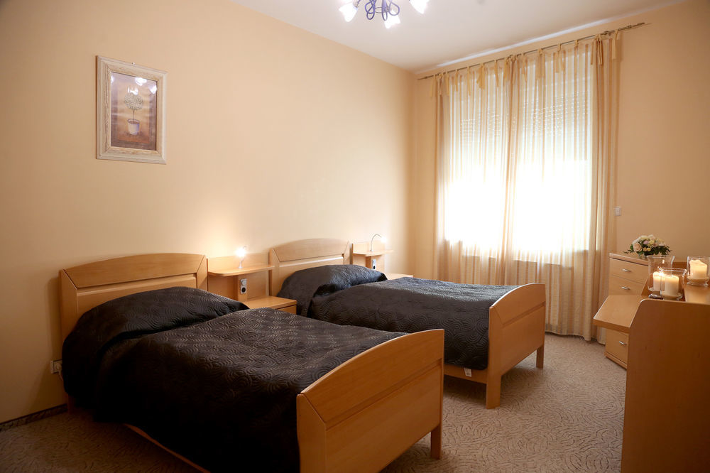 Riverside Apartments Thalia Κάρλοβι Βάρι Εξωτερικό φωτογραφία