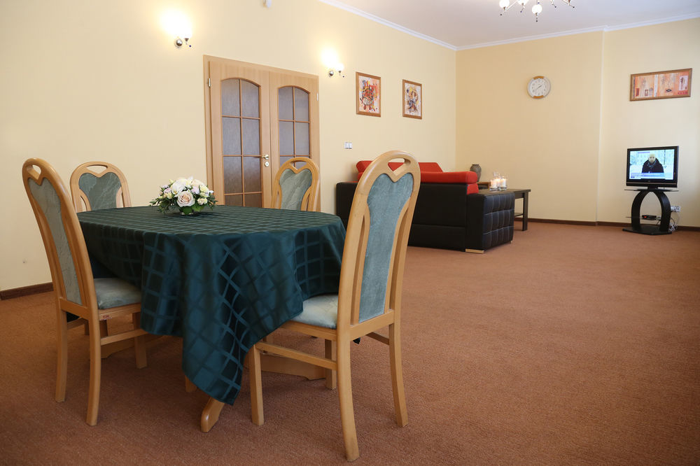 Riverside Apartments Thalia Κάρλοβι Βάρι Εξωτερικό φωτογραφία